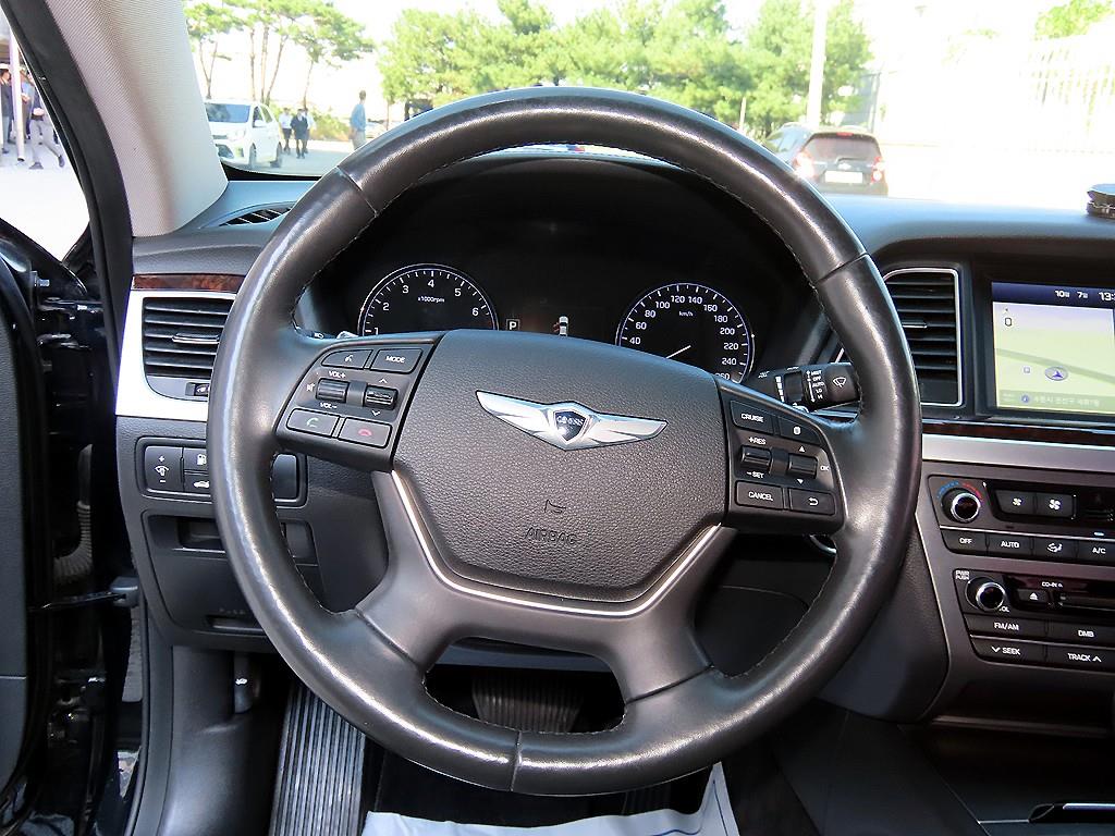 Hyundai Genesis — photo 08
