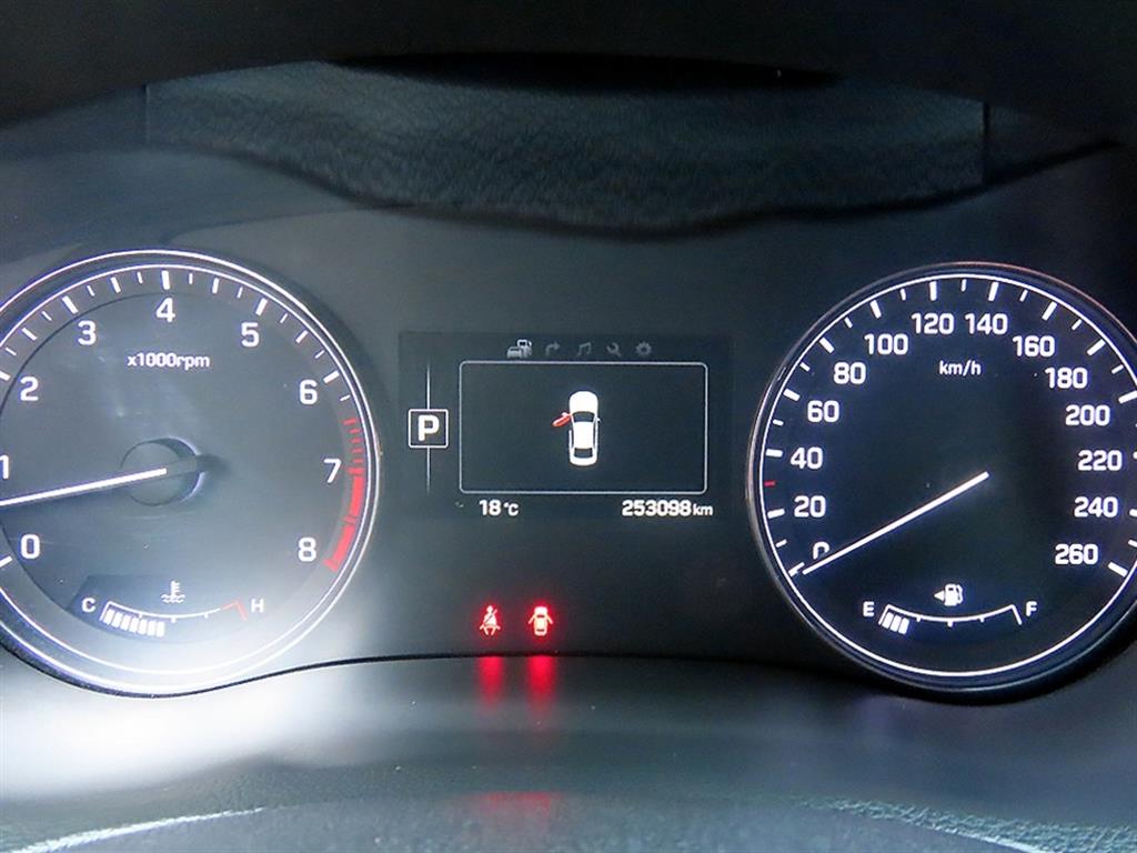 Hyundai Genesis — photo 09