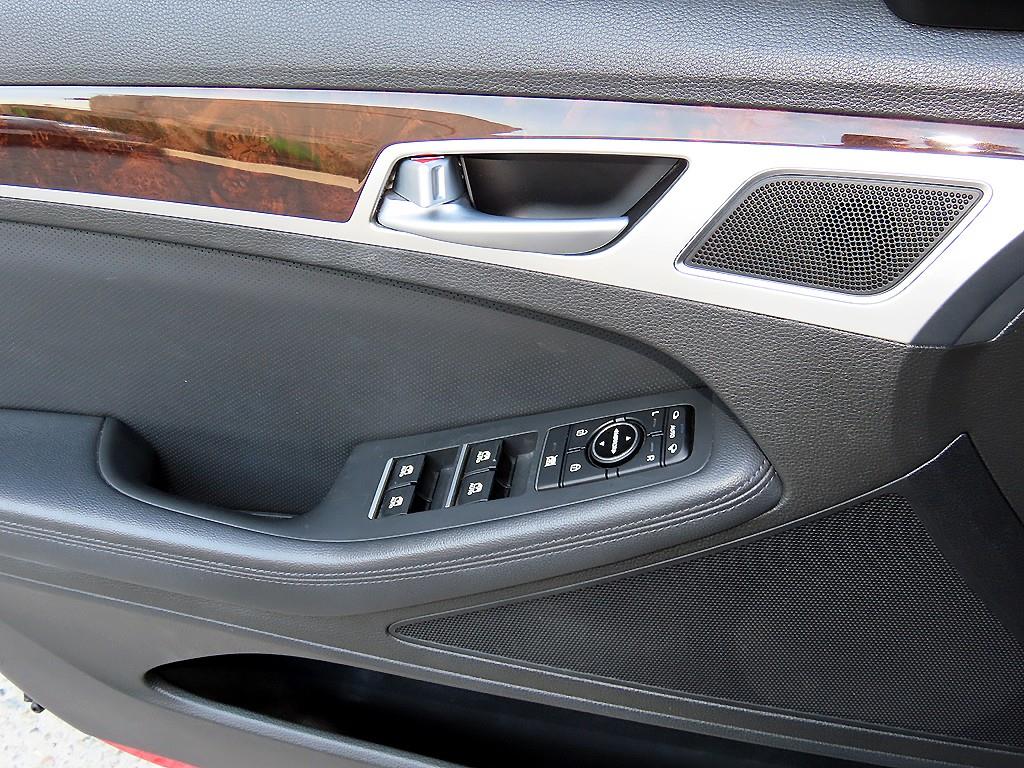 Hyundai Genesis — photo 11