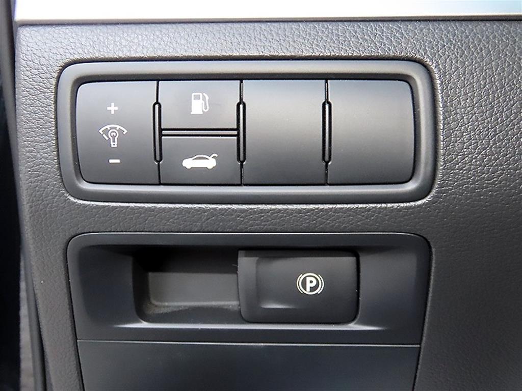 Hyundai Genesis — photo 12