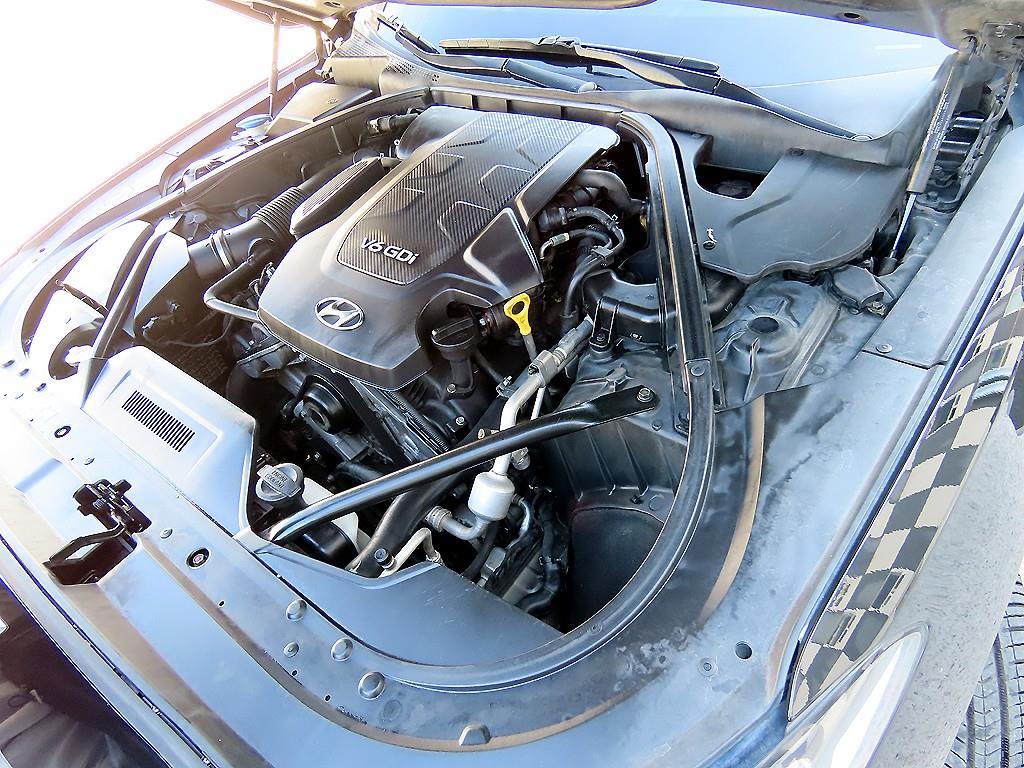 Hyundai Genesis — photo 18