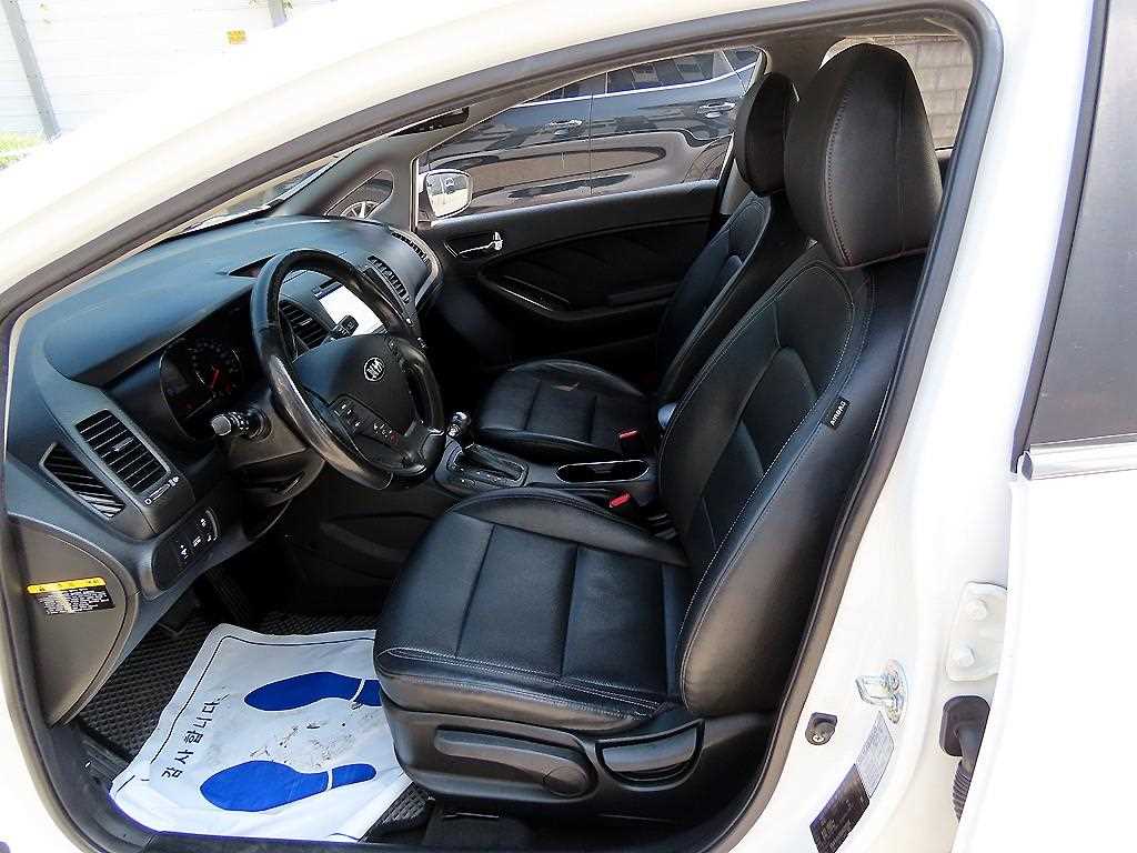 Kia K3 — photo 05