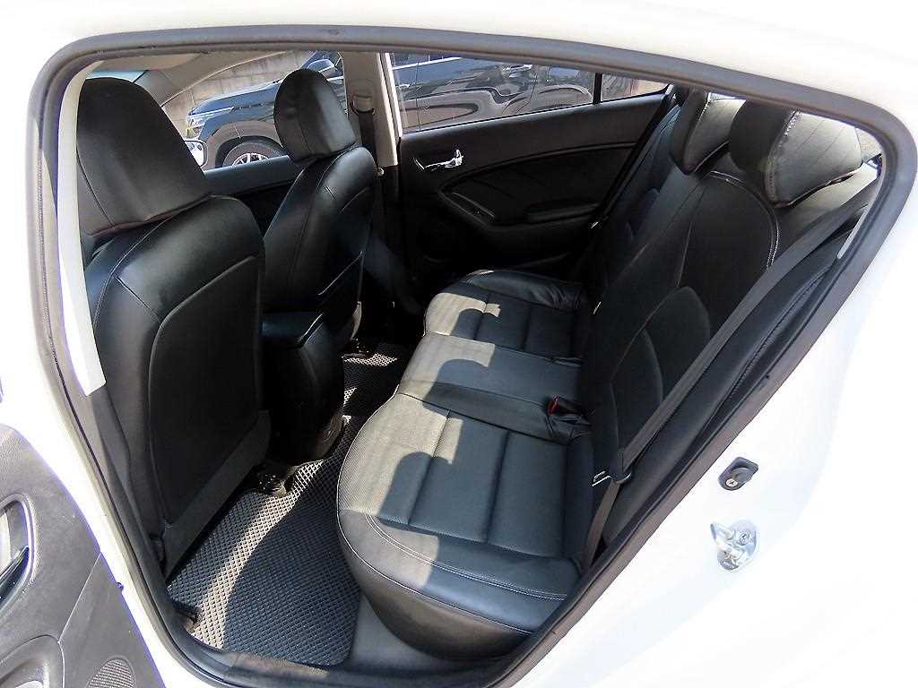Kia K3 — photo 06