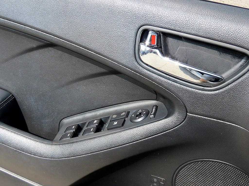Kia K3 — photo 11