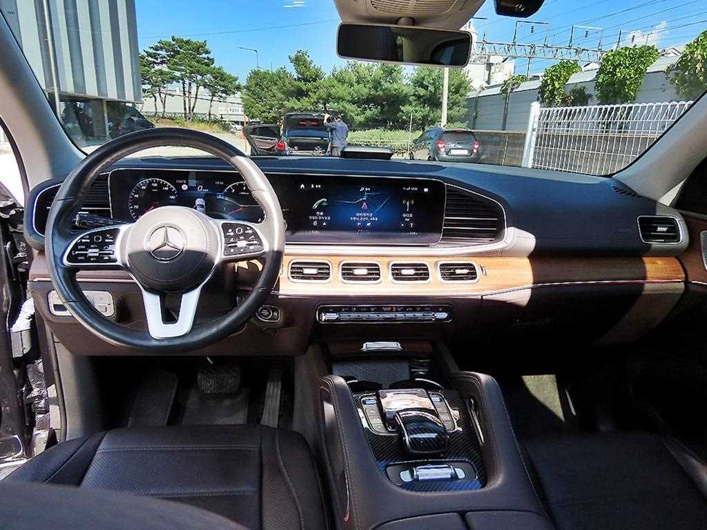 Mercedes-Benz GLE-Class — photo 07