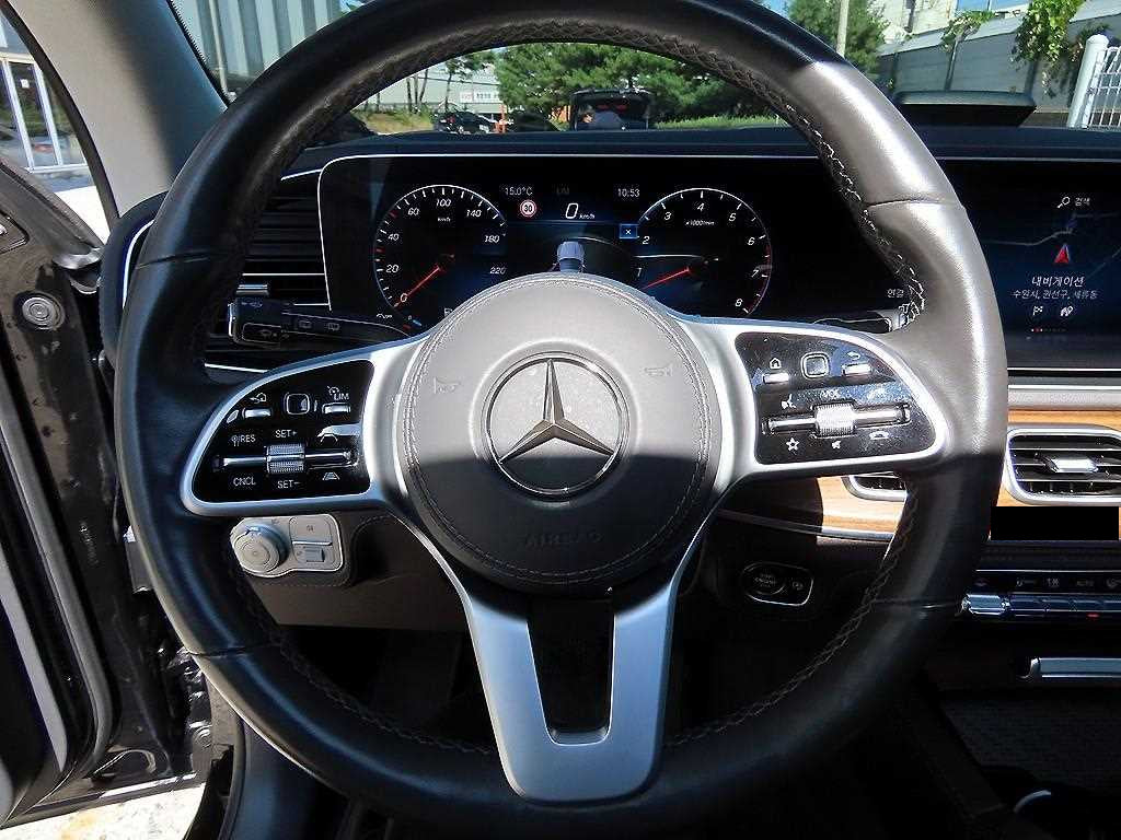 Mercedes-Benz GLE-Class — photo 08
