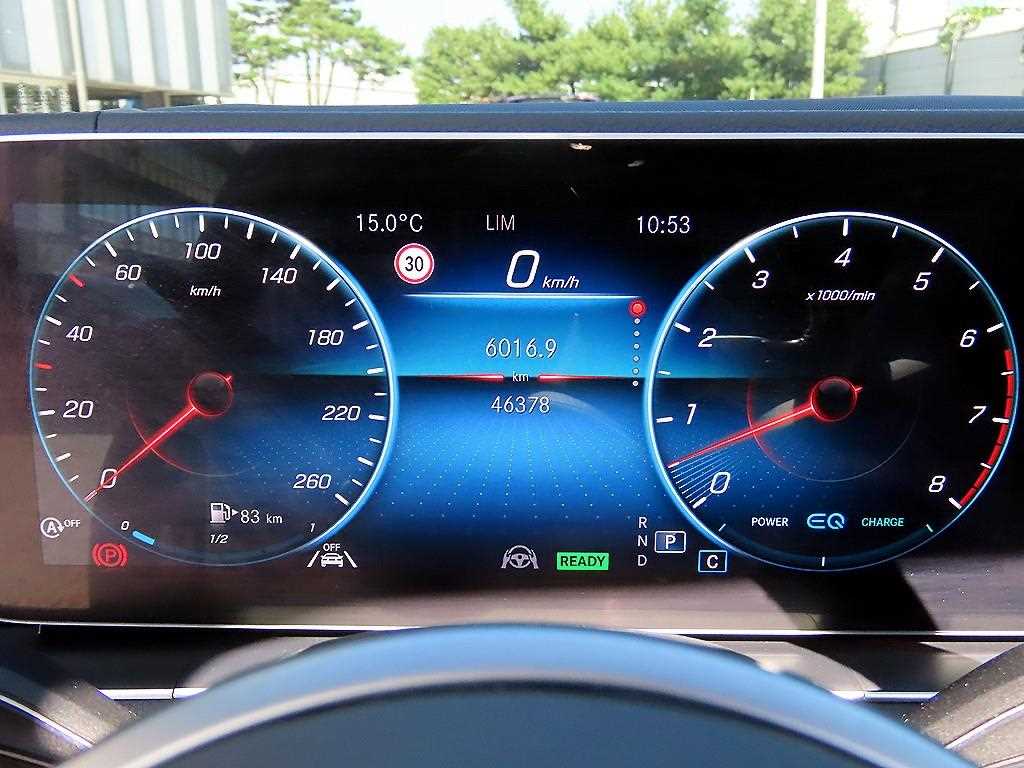 Mercedes-Benz GLE-Class — photo 09