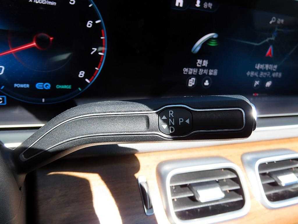 Mercedes-Benz GLE-Class — photo 11
