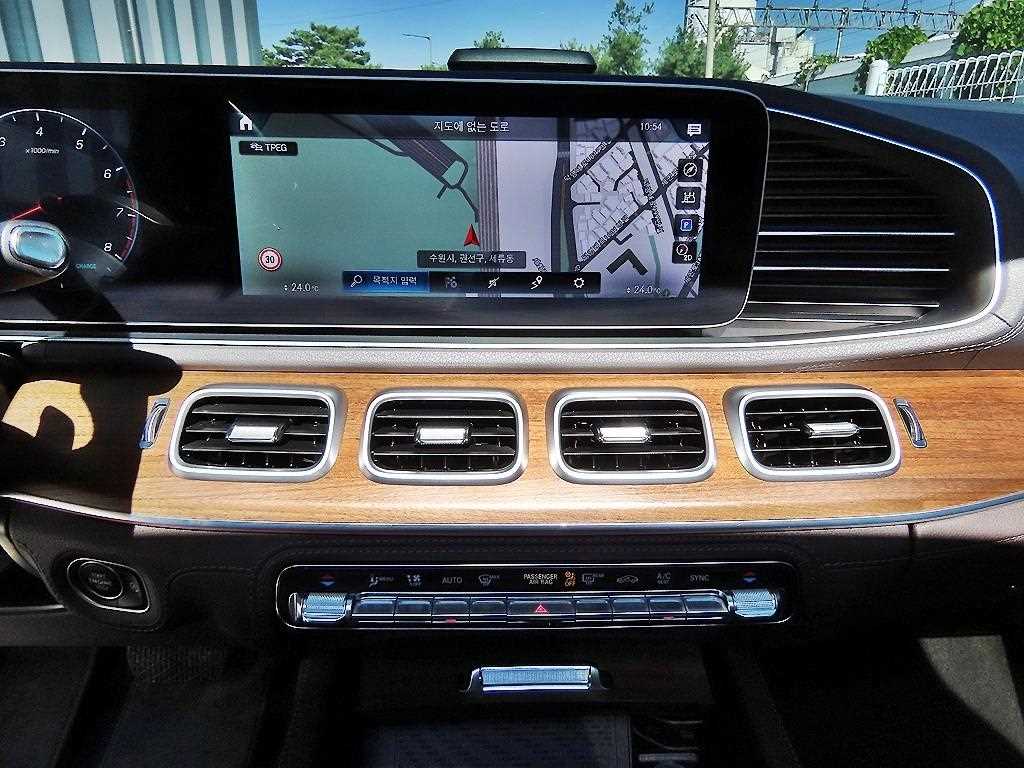 Mercedes-Benz GLE-Class — photo 13