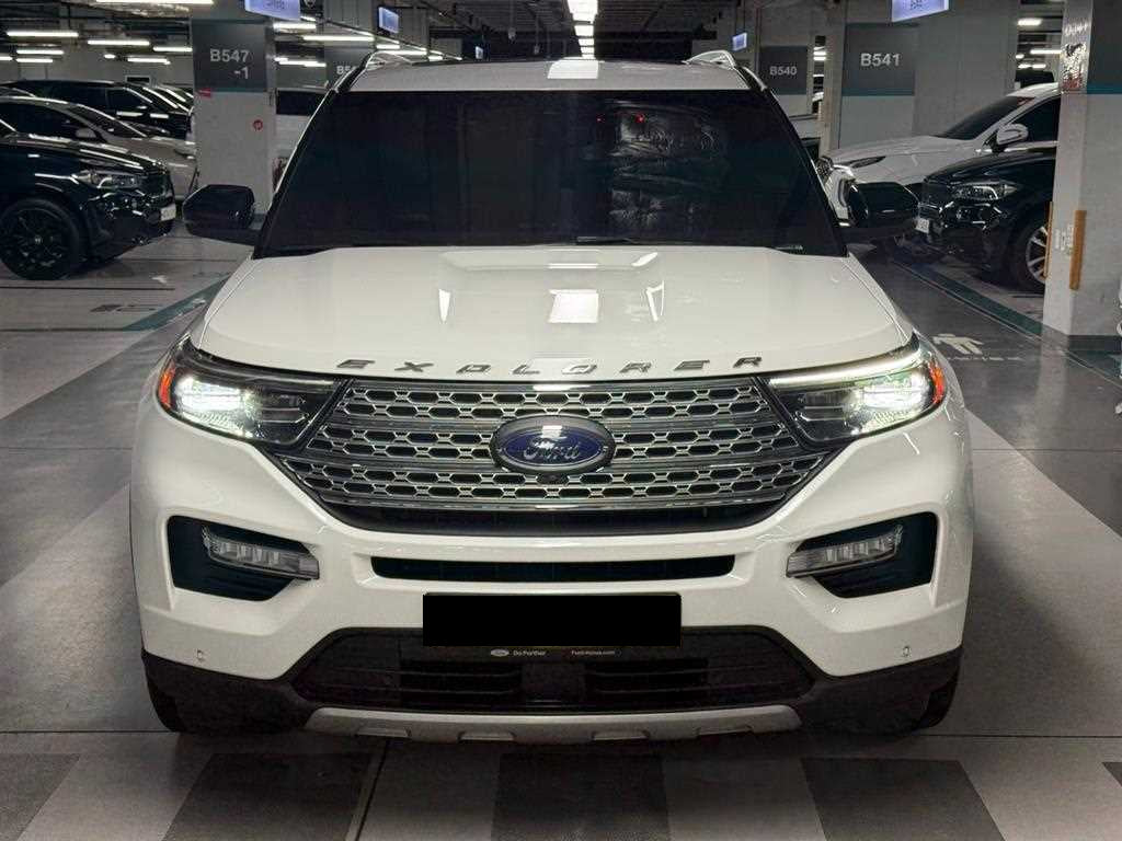 Ford Explorer — photo 02