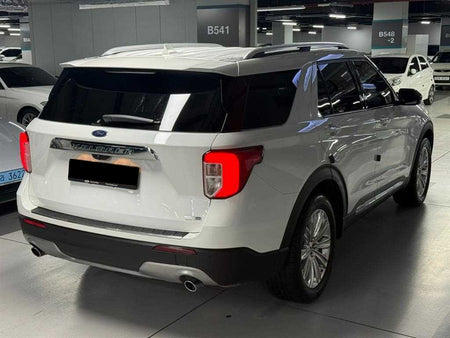 Ford Explorer — photo 05