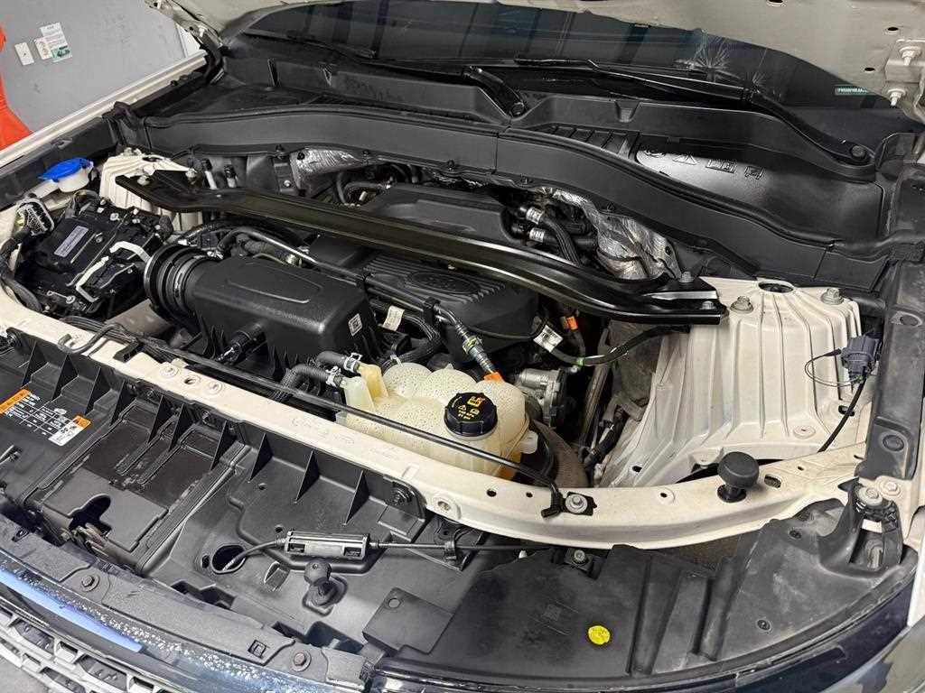 Ford Explorer — photo 06