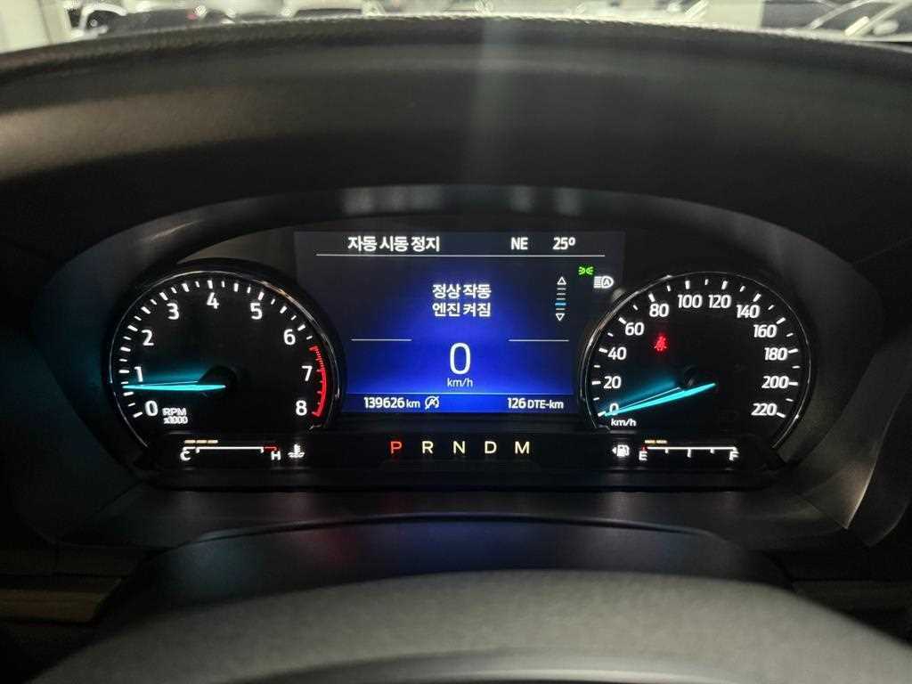 Ford Explorer — photo 07