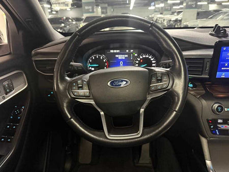 Ford Explorer — photo 09