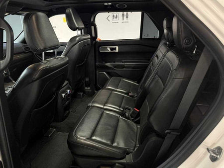 Ford Explorer — photo 11