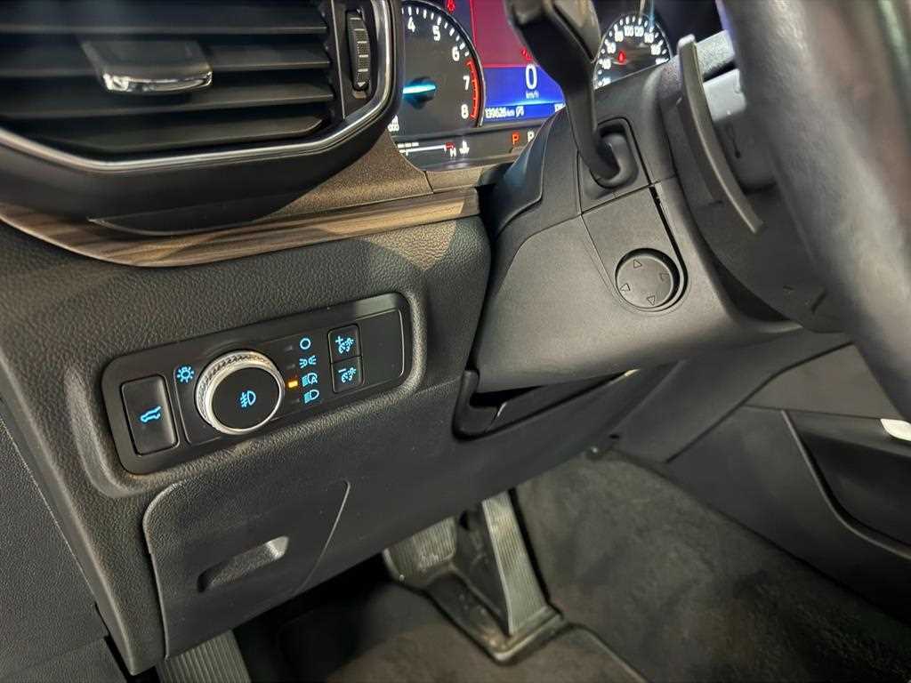 Ford Explorer — photo 13