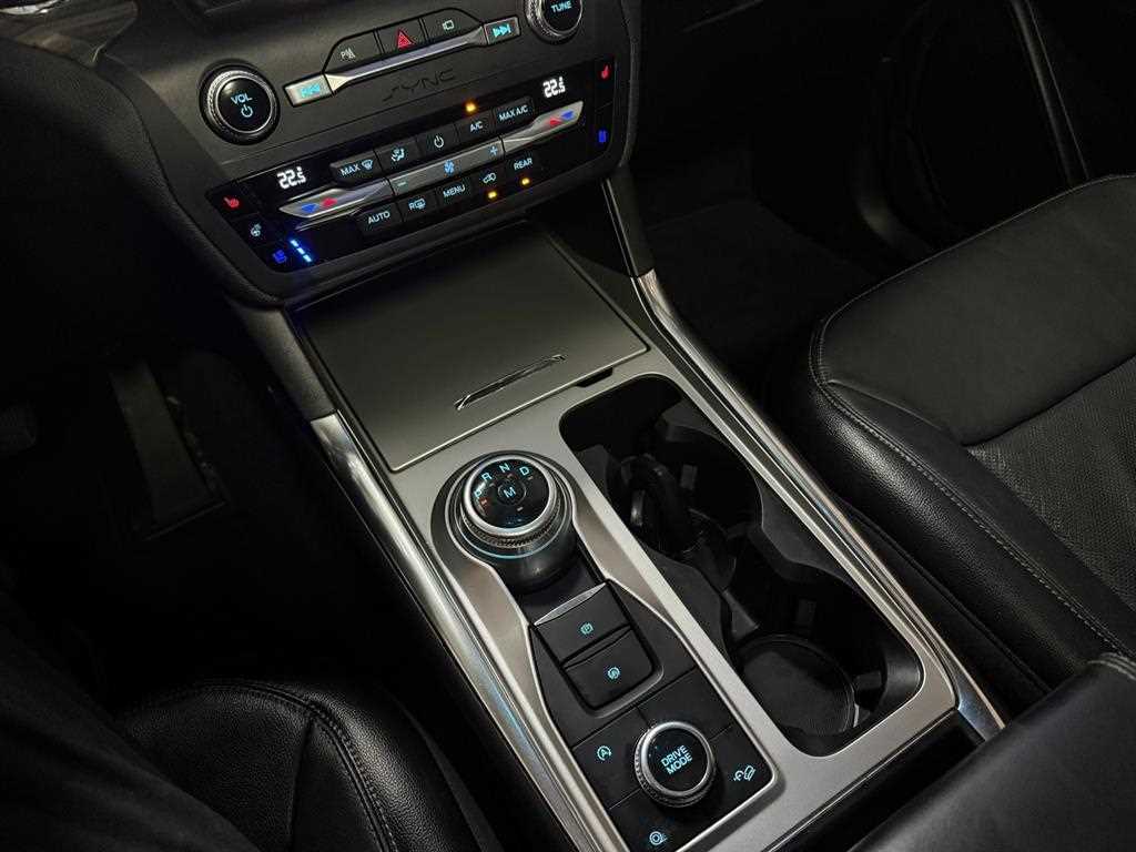 Ford Explorer — photo 15
