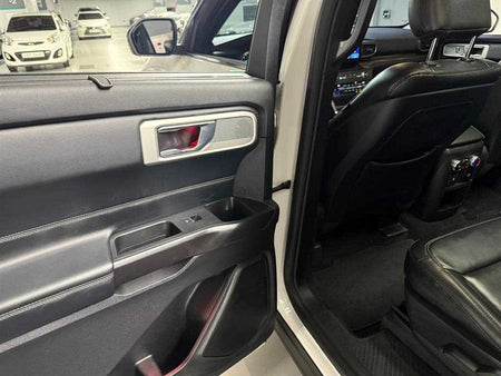 Ford Explorer — photo 18