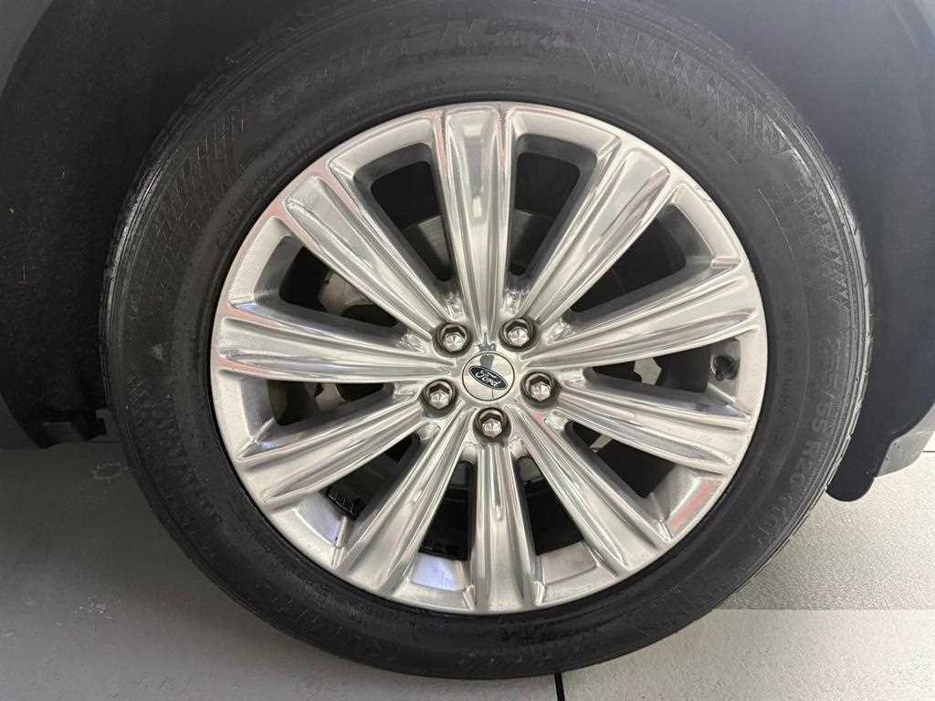 Ford Explorer — photo 20