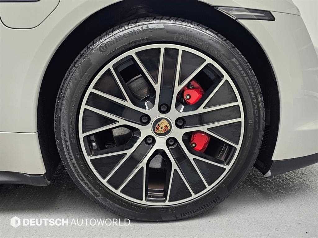 Porsche Taycan — photo 06