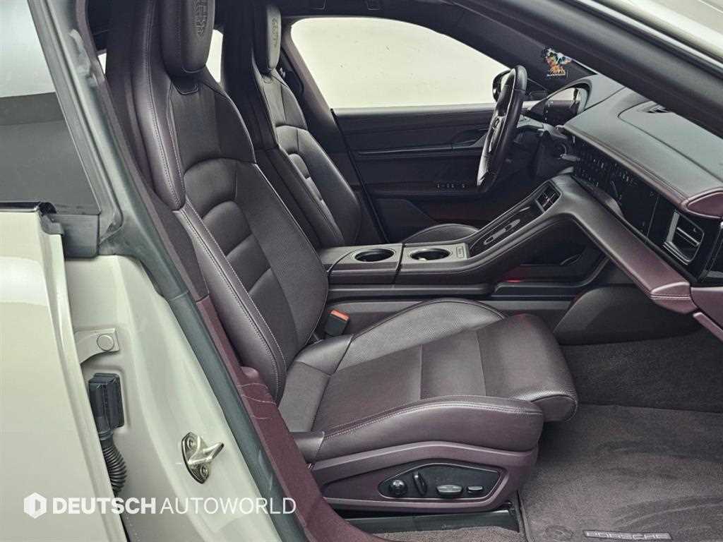 Porsche Taycan — photo 11