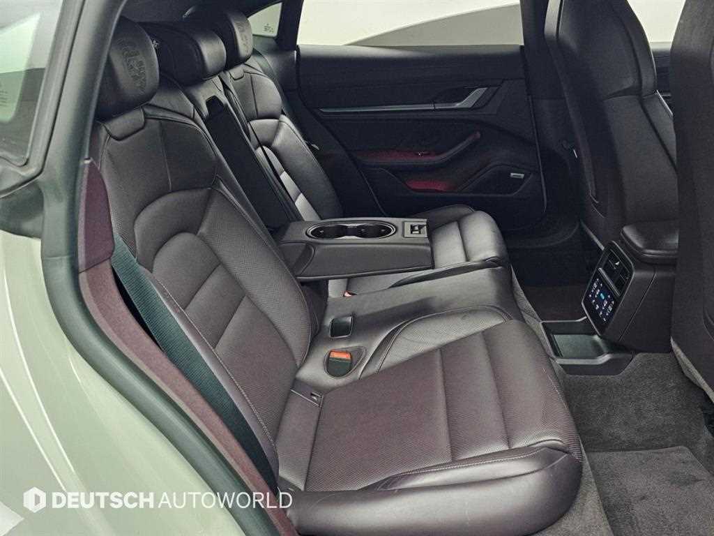 Porsche Taycan — photo 13