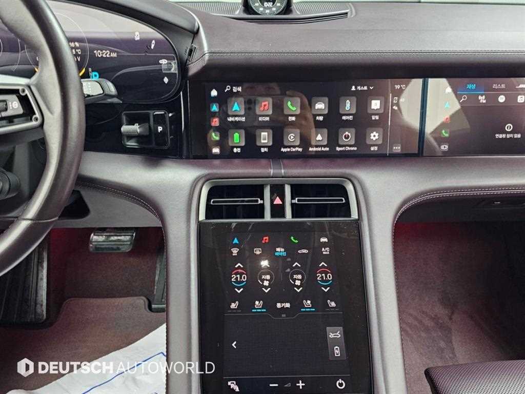 Porsche Taycan — photo 15