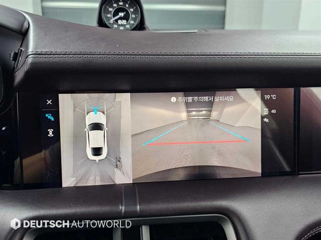 Porsche Taycan — photo 16
