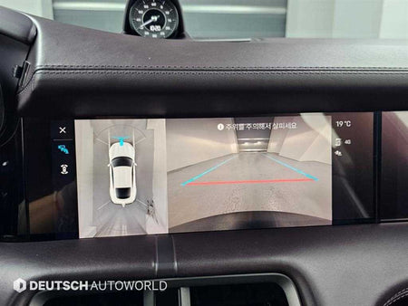 Porsche Taycan — photo 16