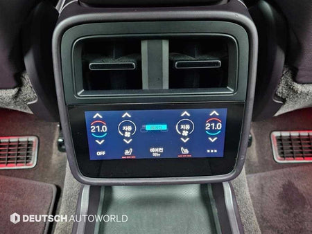Porsche Taycan — photo 17