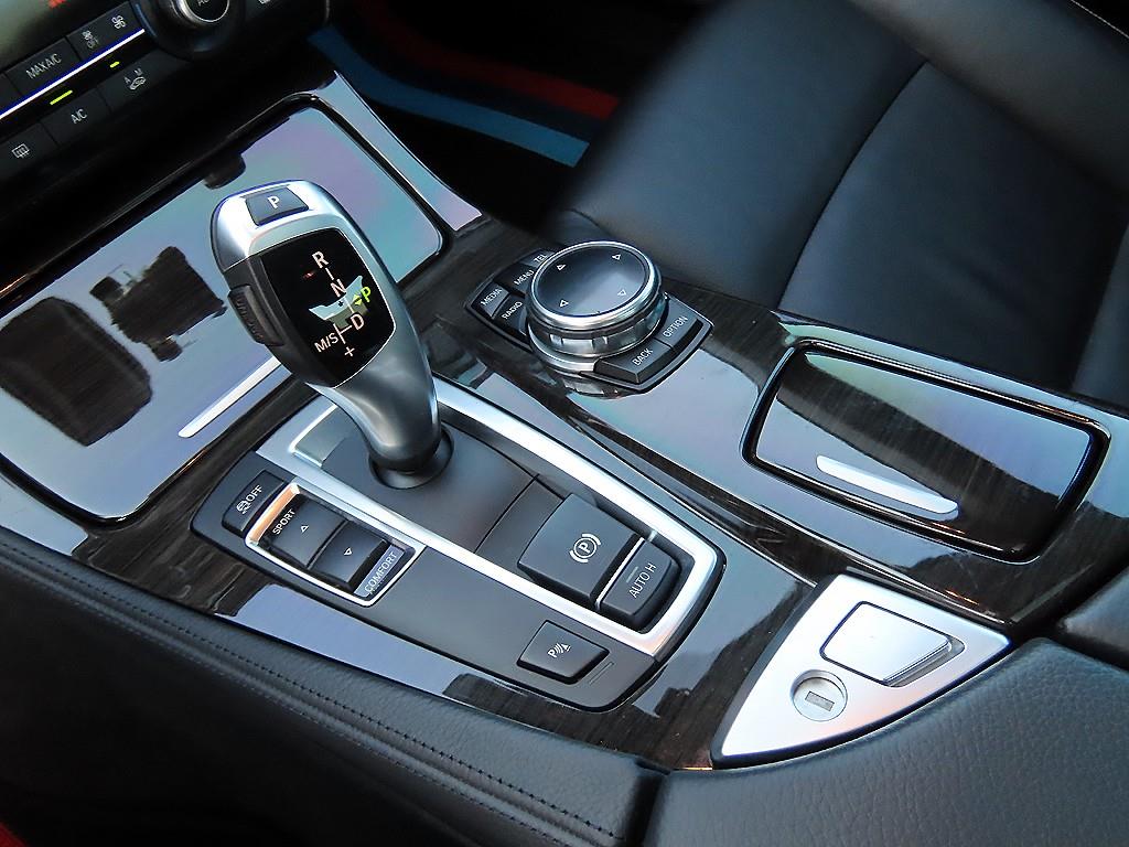 BMW 5-Series — photo 11