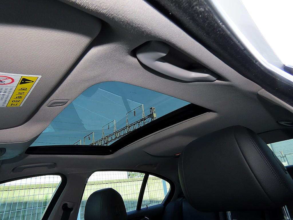BMW 5-Series — photo 17