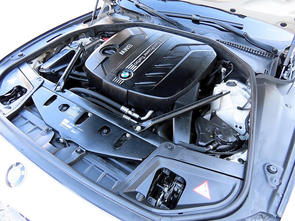BMW 5-Series — photo 19