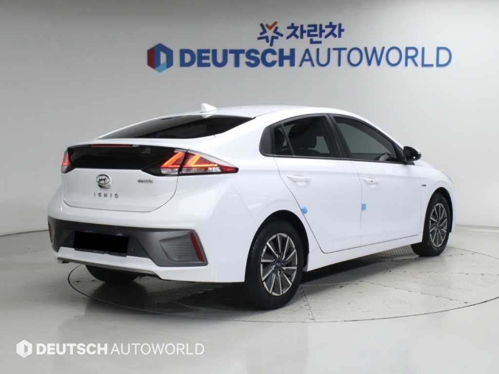 Hyundai Ioniq — photo 02