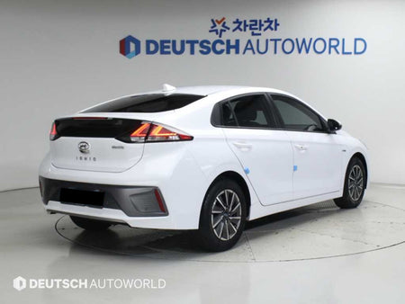 Hyundai Ioniq — photo 02