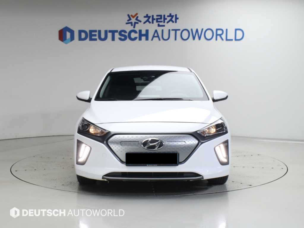 Hyundai Ioniq — photo 03