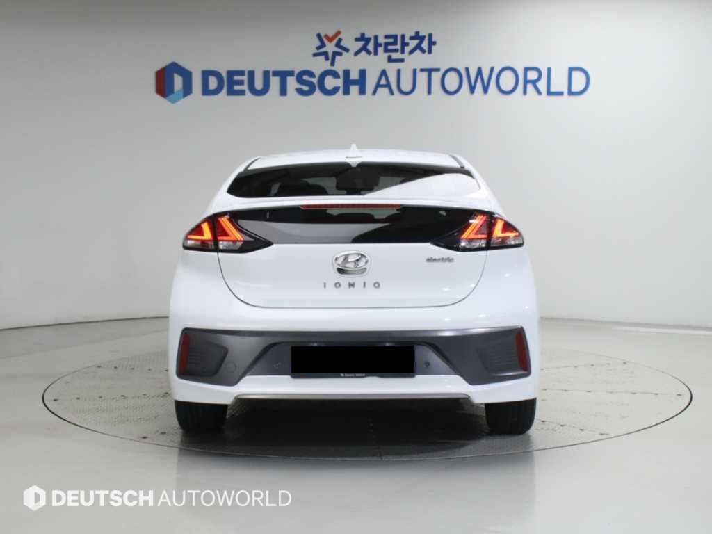 Hyundai Ioniq — photo 04