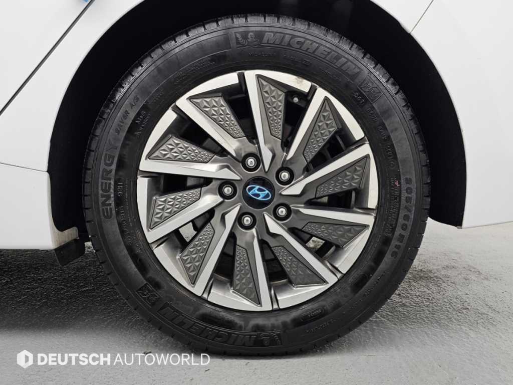 Hyundai Ioniq — photo 05