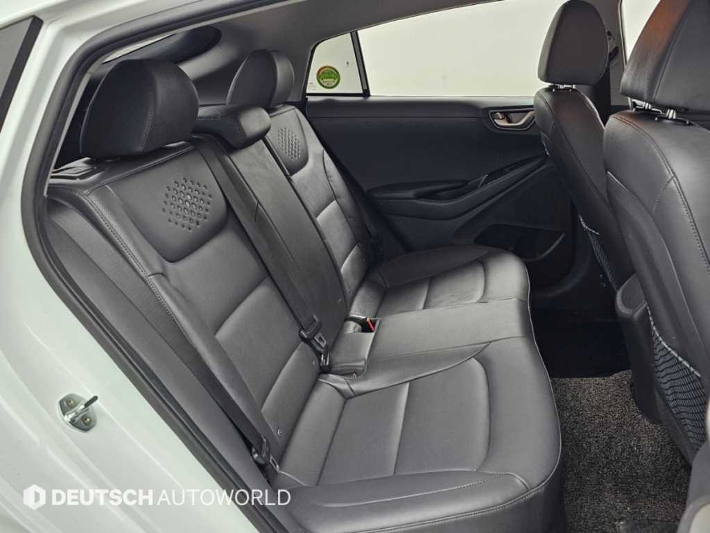 Hyundai Ioniq — photo 12