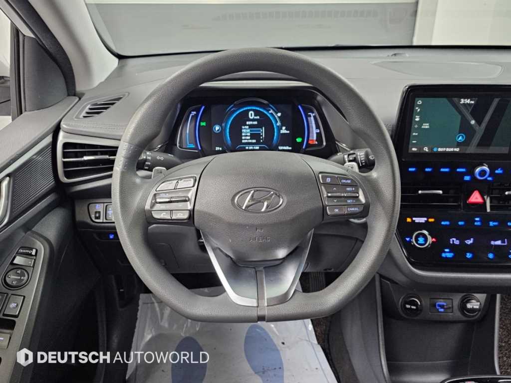 Hyundai Ioniq — photo 13
