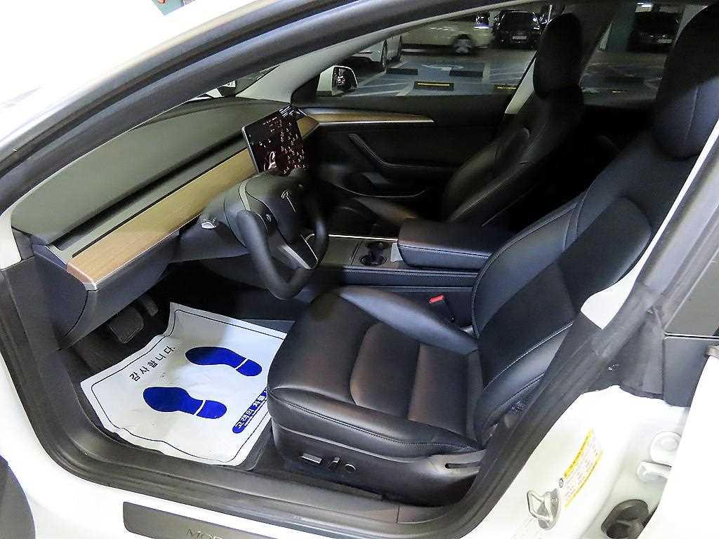 Tesla Model 3 — photo 06