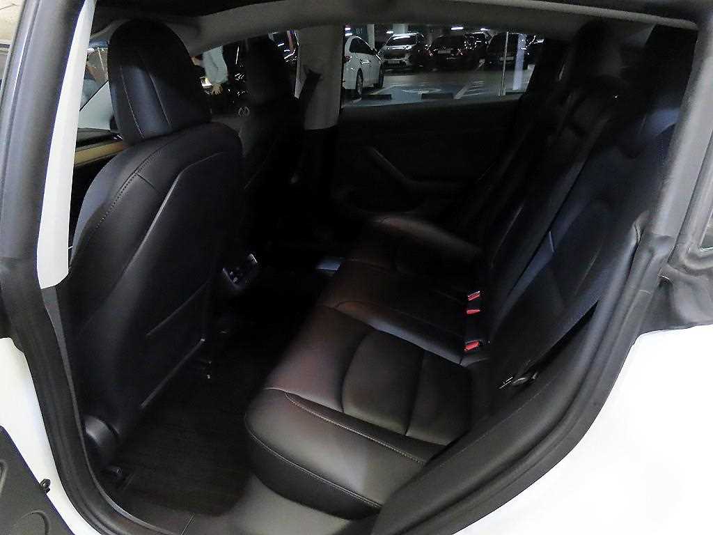 Tesla Model 3 — photo 07