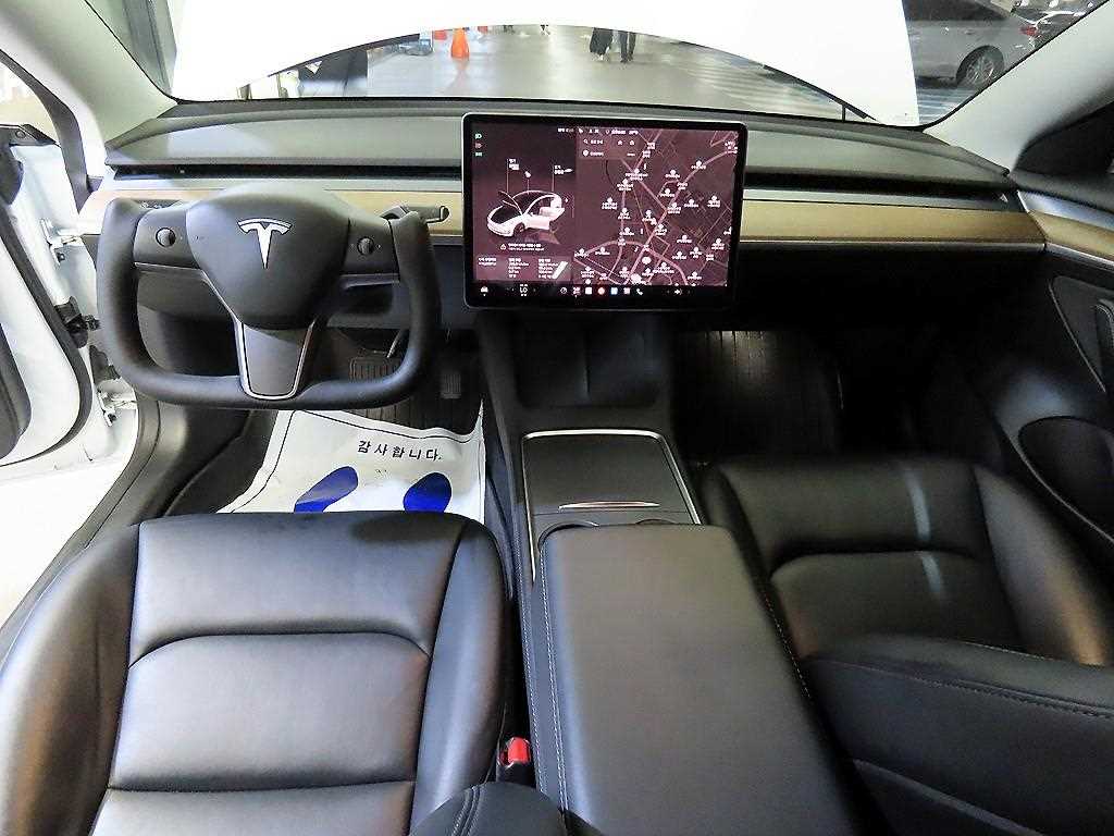 Tesla Model 3 — photo 10