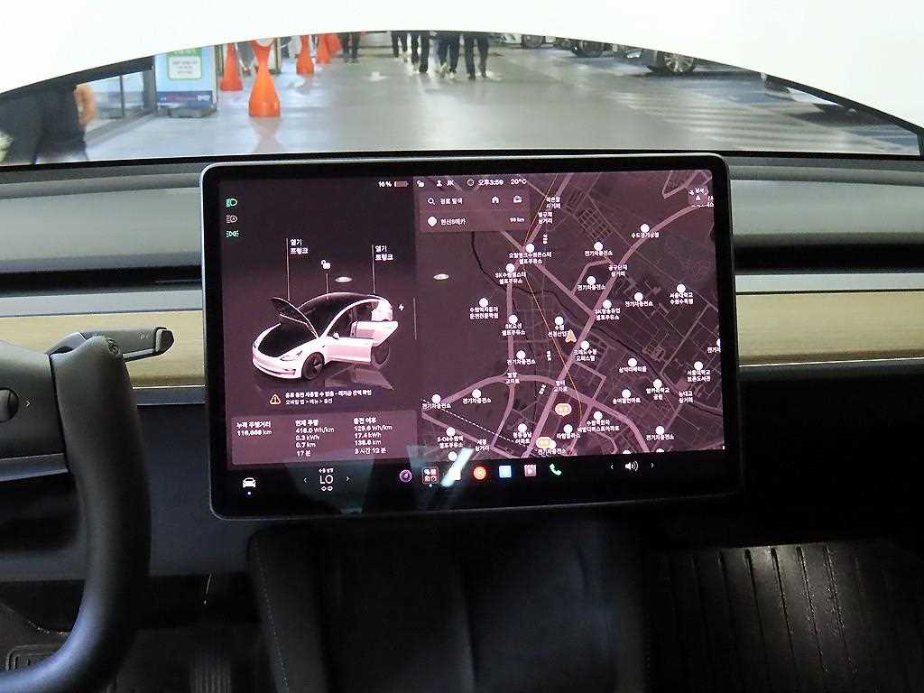 Tesla Model 3 — photo 11