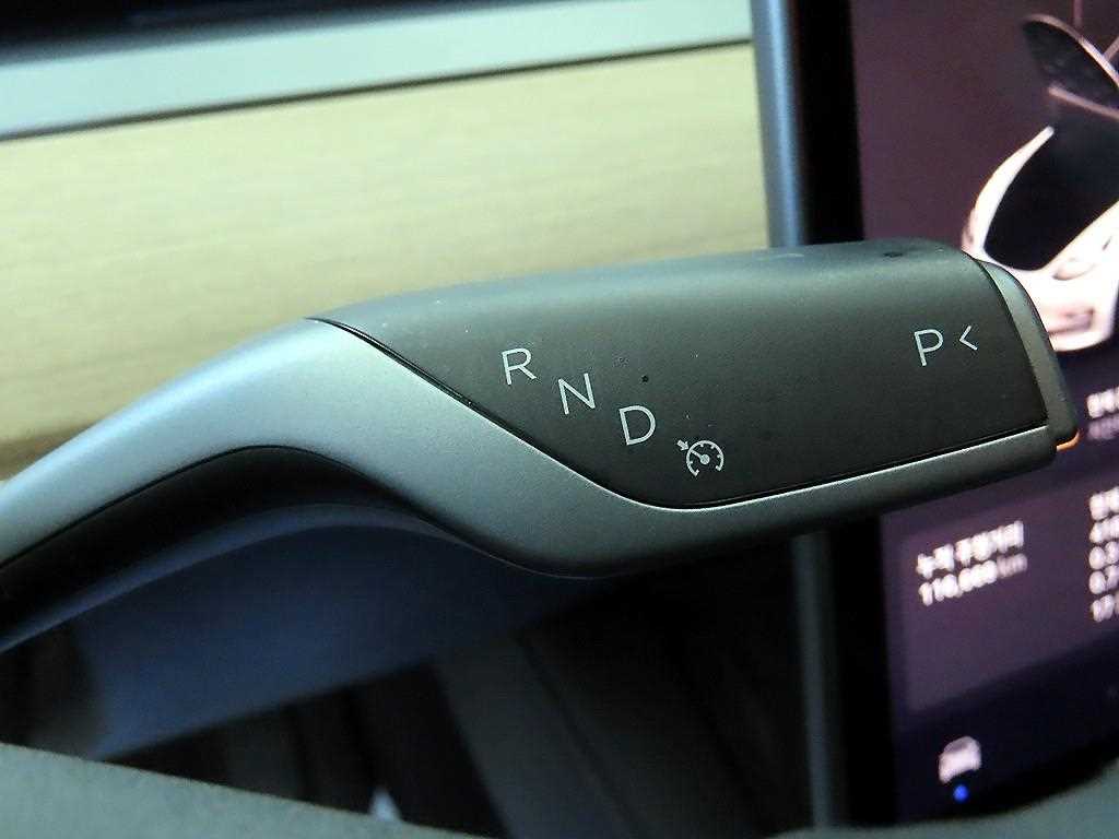 Tesla Model 3 — photo 12