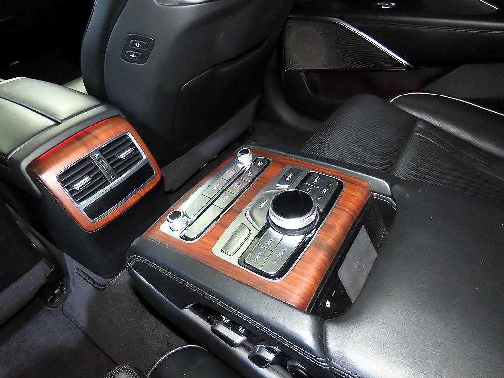 Kia K9 — photo 13
