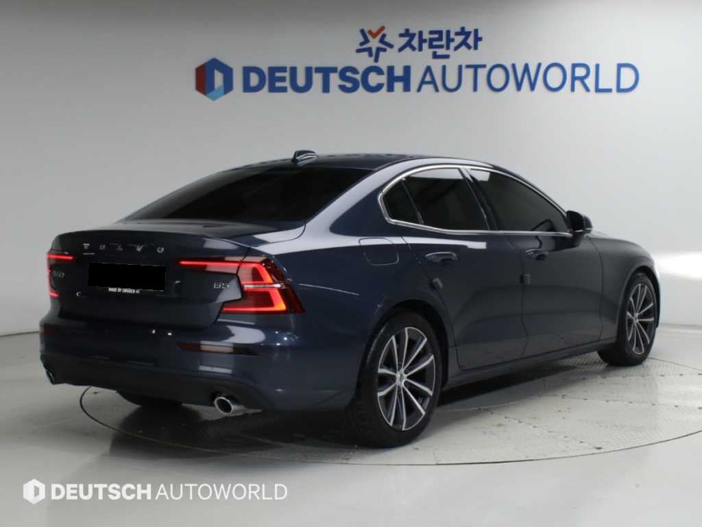 Volvo S60 — photo 02