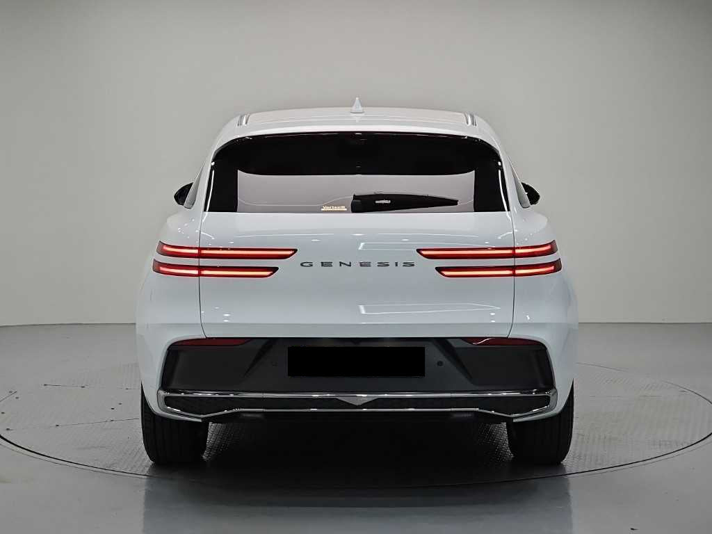 Genesis GV70 — photo 03