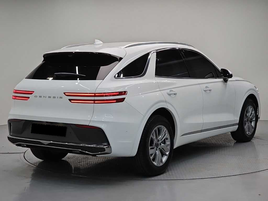 Genesis GV70 — photo 04