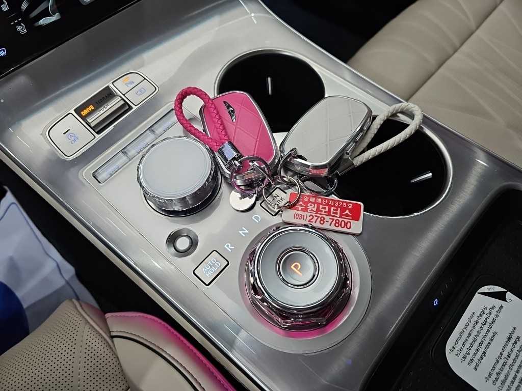 Genesis GV70 — photo 08